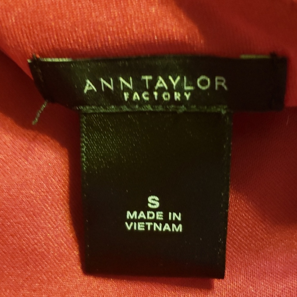 Ann Taylor Factory Red Ruffle Top - Picture 4 of 5